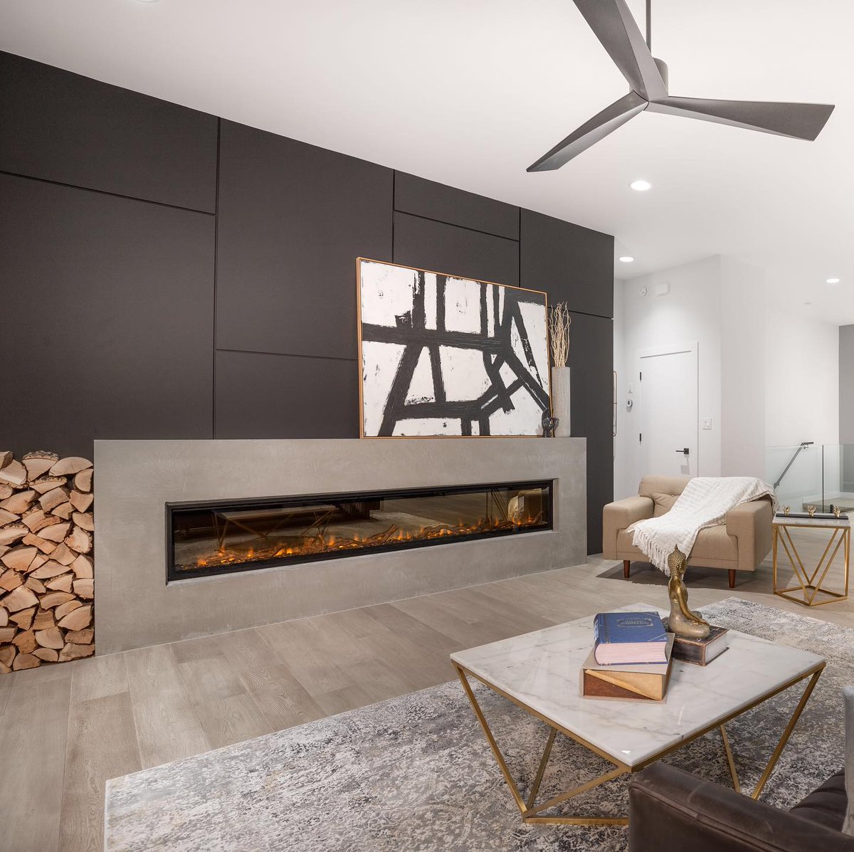 Dimplex_NA's tweet image. Look at the beautiful Ignite XL in this lovely space. The flame creates a lively contrast to the hard modern lines in this sharp design. Nice work, @hearthinsidefireplaces!

#DimplexNA #DimplexIgniteXL #Dimplex #Fireplace #electricfireplace #fireplacegoals