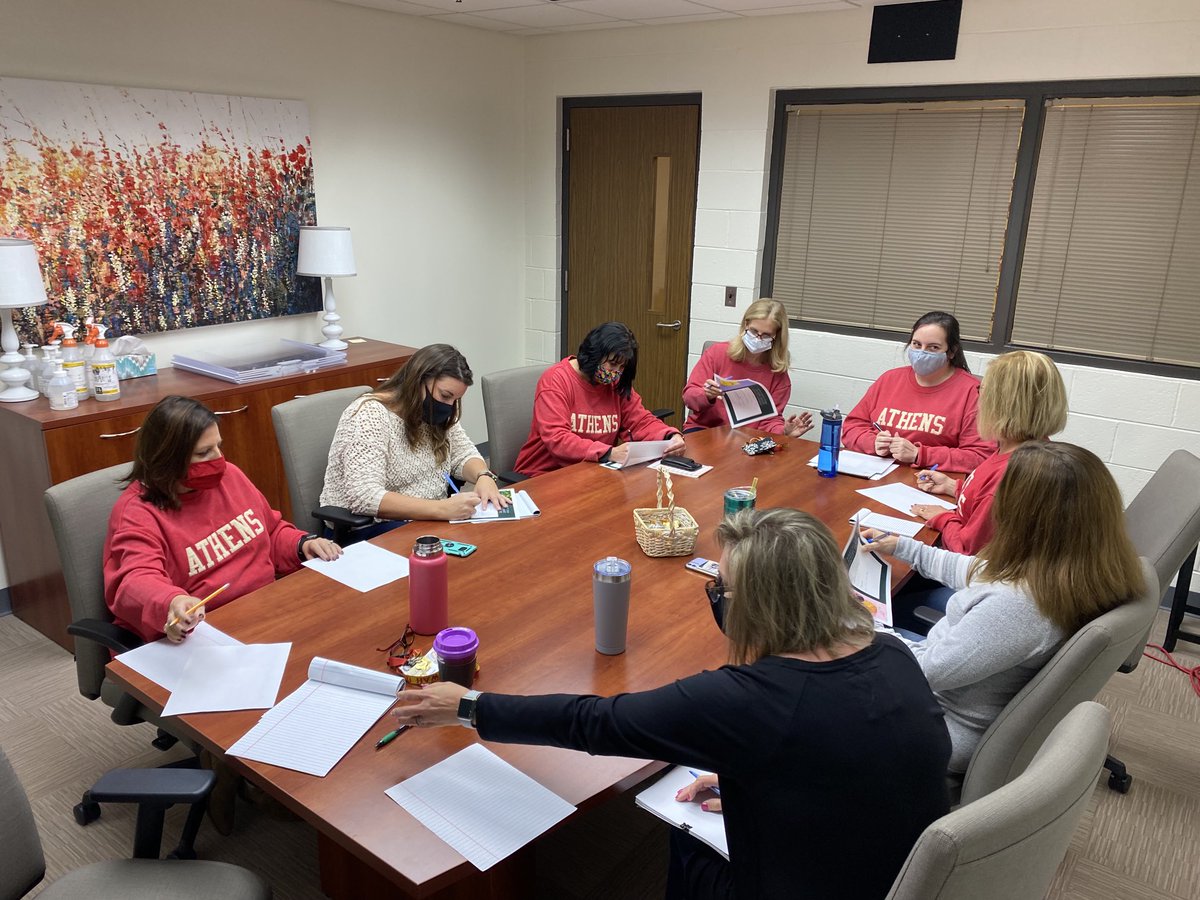 ldixon2's tweet photo. Thanks @jk8miller @Mlkemp05 @KallyHarris2 @mkett42 @rosiesparbeck @jenniferkania @LauraSutton85 & Lisa Buscemi 4 a good meeting @troy_athens filled /w sharing, reflecting & planning 🥰 #Gr8Team #BestSecretaries https://t.co/bgxSOvy3CH
