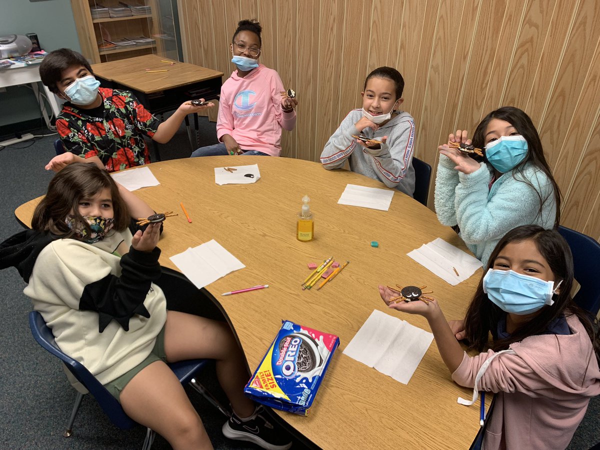 sgriffithRS's tweet photo. My kids had a fun last day with me. I’m definitely going to miss them!  @NISDMyers #readingspecialist #ilovemyjob #movingtomedinaISD https://t.co/pDuFapGCkd