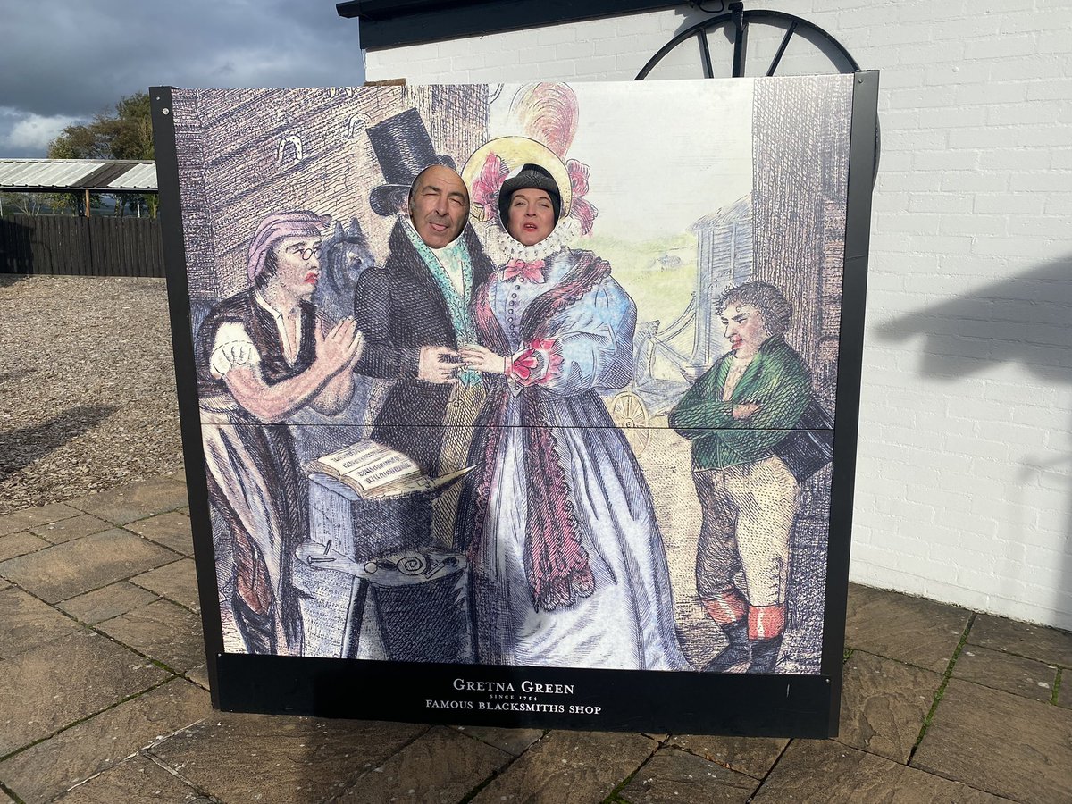 CallanderUnify's tweet image. What a busy few weeks!
However regrouping, refurbishing, 3 houses moved &amp;amp; preparing for moving into our new family home-all that jazz meant I had to drop a plate before it smashed ✌️ 
Back on track! 
#familyfirst 
FREE HALLOWEEN KARAOKE 31st Oct - PARTY @CallanderUnify 10am-2pm