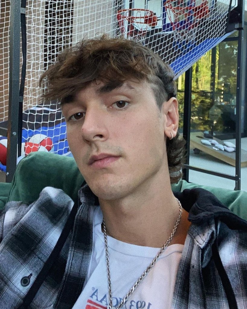 2ndhalll's tweet photo. mullet daddy https://t.co/OodHqCVcEk
