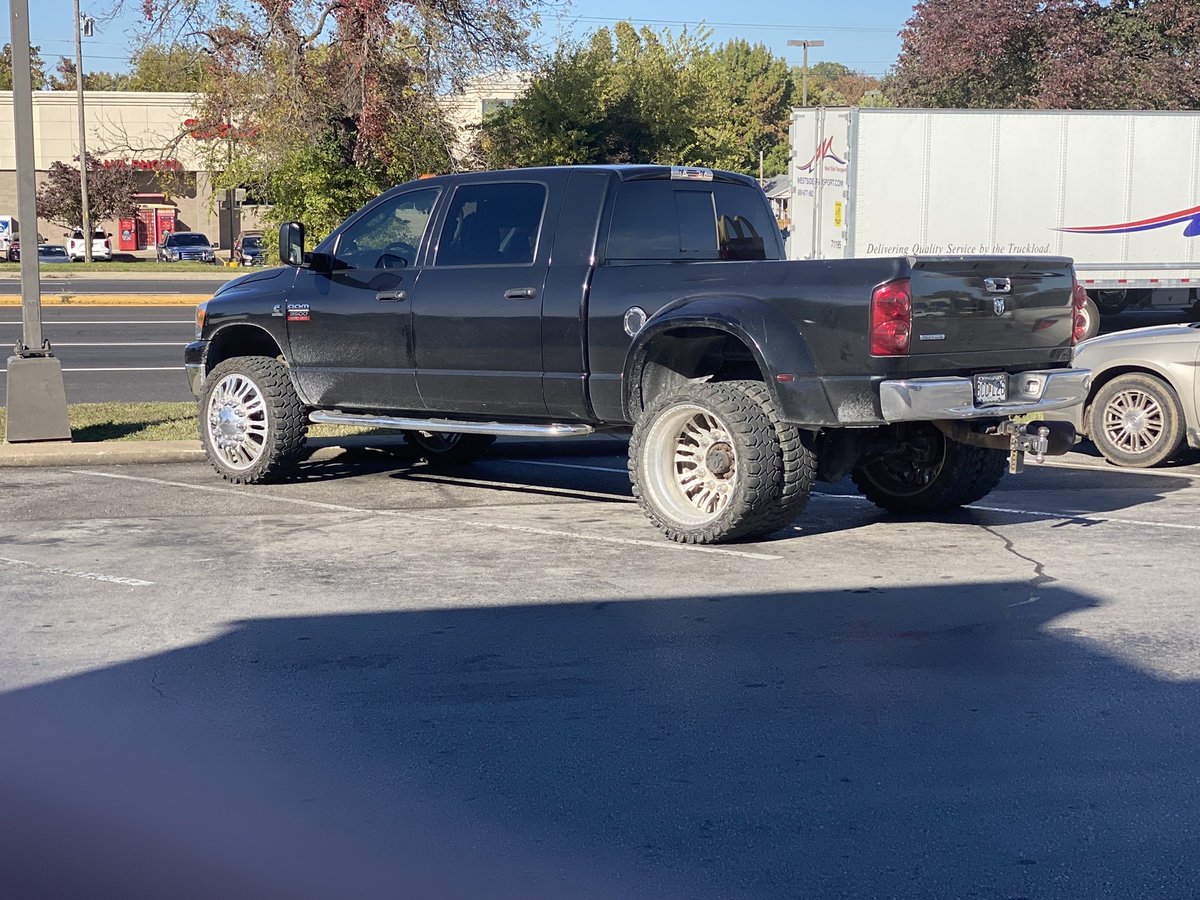UncheckedCrowd's tweet image. 10 lug dully with skinny tires who does this @ConeDodger240