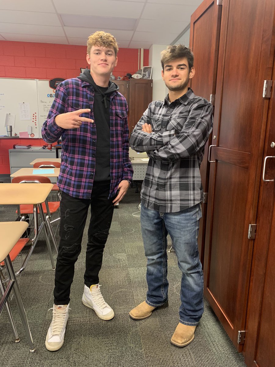 flannel/farmer day 👩‍🌾🌾🤠ITS ALMOST FRIDAY/GAMEDAY !!!!
