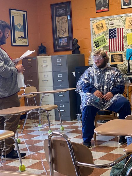 BlakeWJones's tweet photo. Some brave volunteers @DCcougarnation helping demonstrate classical conditioning concepts in SDC Psychology, a class students can take to try to earn college credit at public TN institutions in introductory psychology. #EPSOweek2021 @DLWeeks83 @DCS_TN https://t.co/JQSS2ftLtd