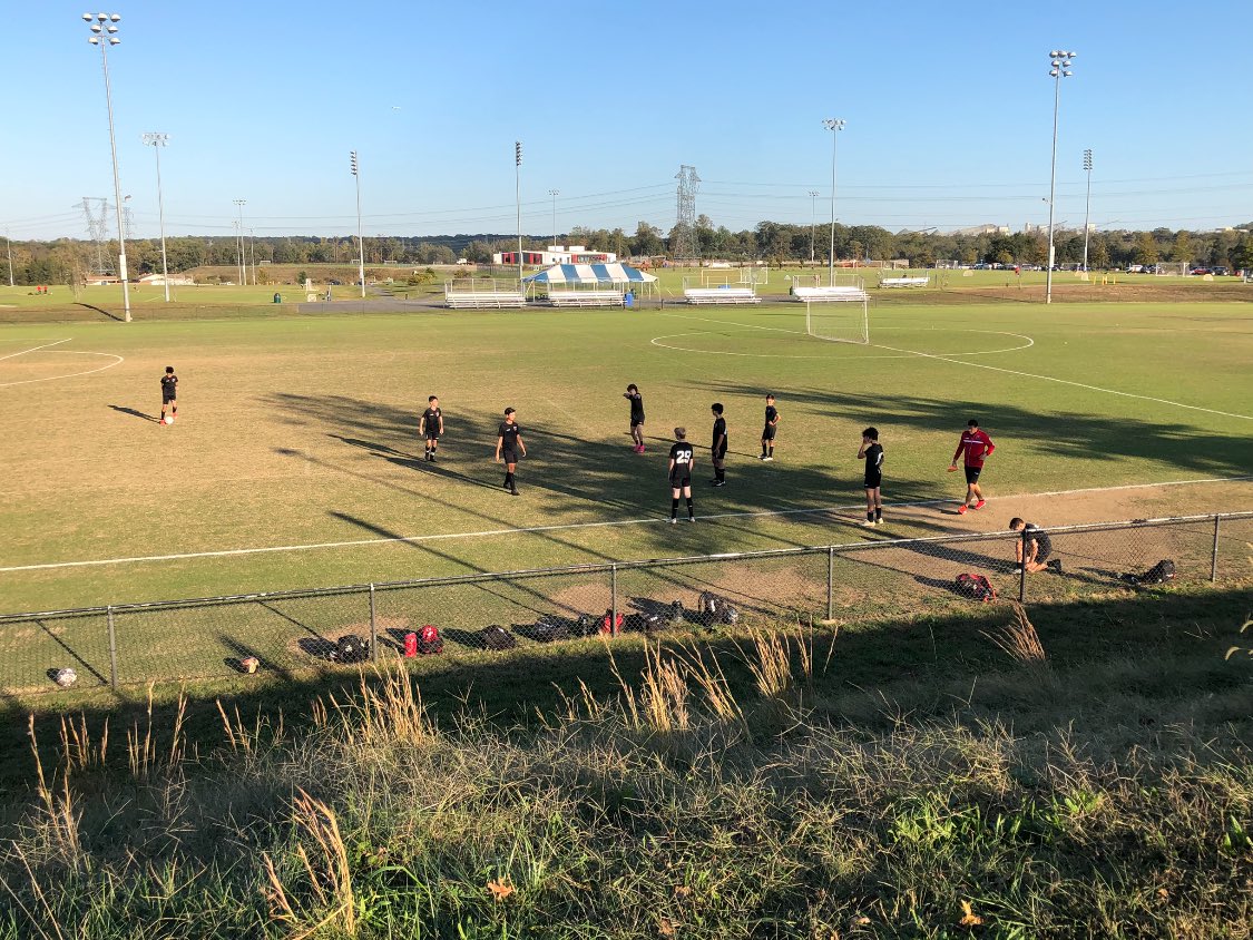08bRed's tweet photo. Gorgeous day to be back on the pitch for a training session. Back to work. #loudounsc #loud08brl #loudoun08bred #08bred #repthered https://t.co/PXUXLeXEB2