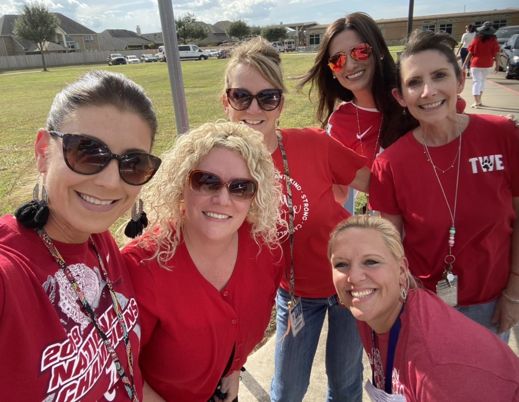 class_roberts's tweet photo. Wearing red for dyslexia awareness!  #katydyslexia #KTintervention #twehowl https://t.co/yH0G8PloNh