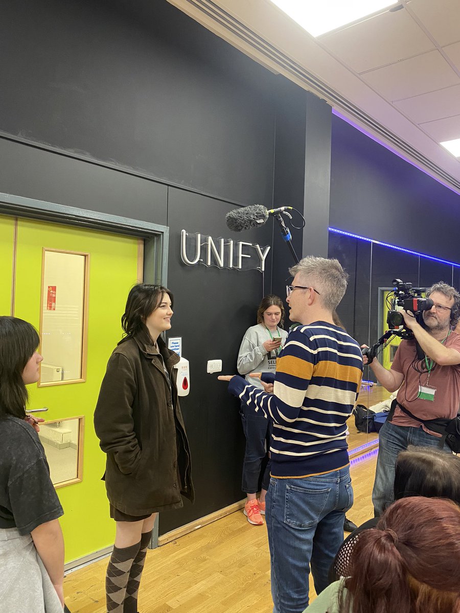 BDYouthZone's tweet photo. Tonight, the young people of BYZ and @onevoiceblackburn took part in auditioning in front of Gareth Malone for the BBC’s festive choir set to take place in Blackburn! 

All the young people did amazing! Well done! 🤩 

#garethmalone #choir #festiveseason #festive #singing #BBC https://t.co/Hk78xIje9z