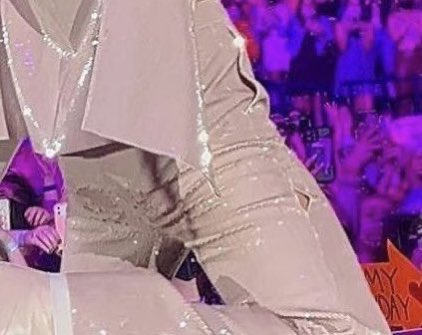 harryftthighs's tweet photo. MEATY https://t.co/foXFA1DlNN