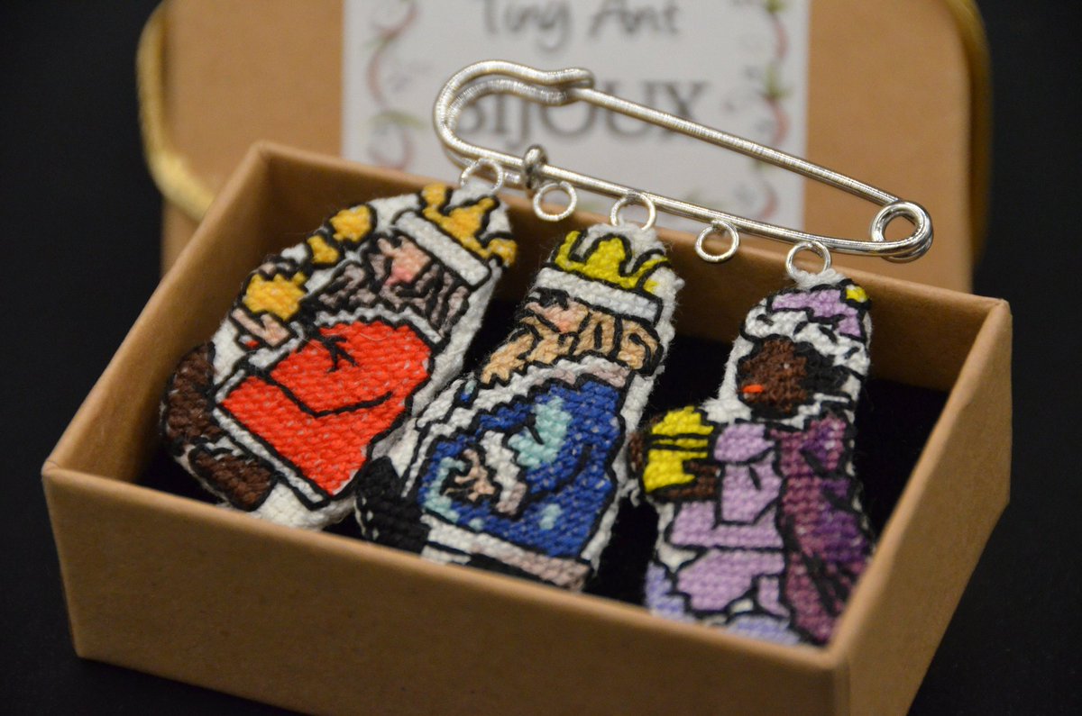 marisou2's tweet photo. Quiero compartir lo último que he añadido a mi tienda de #etsy: Christmas Three Kings from Orient, Thre wise men, Cross Stitch Brooch, Petit Point, Petit Point Brooch, Petit Point Pin,  Needlepoint Brooch https://t.co/3Z0CeYJdgr https://t.co/p9LH3s7DqW