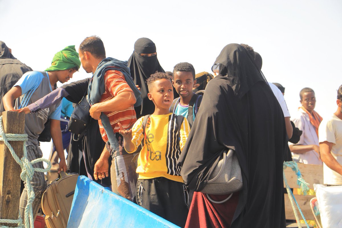 BarkhadXaamud's tweet photo. The Puntland Ministry of Interior today welcomed nearly 200 Yemeni and Somali refugees fleeing the Yemeni conflict at the port of Bossaso.
 He was taken to the Bossaso Refugee Reception Center, where he was provided with food, water and emergency medical services.
@IOM_Somalia https://t.co/EkXNC5Imh5
