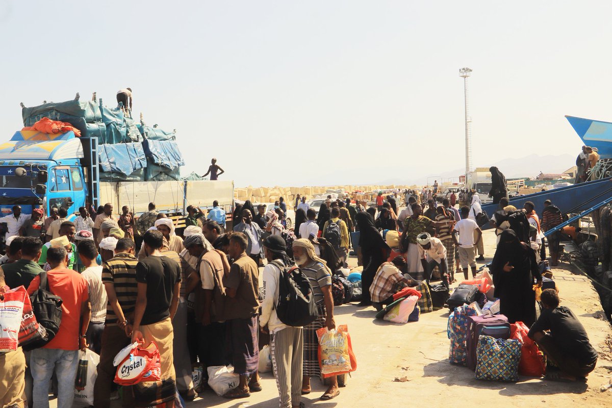 BarkhadXaamud's tweet photo. The Puntland Ministry of Interior today welcomed nearly 200 Yemeni and Somali refugees fleeing the Yemeni conflict at the port of Bossaso.
 He was taken to the Bossaso Refugee Reception Center, where he was provided with food, water and emergency medical services.
@IOM_Somalia https://t.co/EkXNC5Imh5