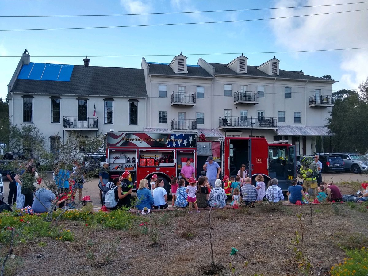 BookishMorgan's tweet photo. who had more fun at our firetruck storytime, the kids or me? https://t.co/FgvDbdVKmb