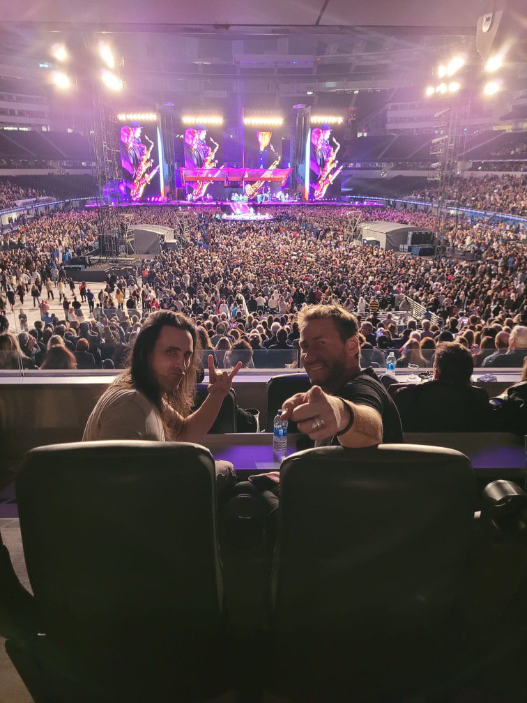 Nickelback's tweet photo. Start Me Up! Great night at @RollingStones. Ran into the best guitarist in LA, #NunoBettencourt and a few other familiar faces… #JohnTravolta, @MrTommyLand, @JerryCantrell and @john5guitarist. https://t.co/BPT07wRlEw