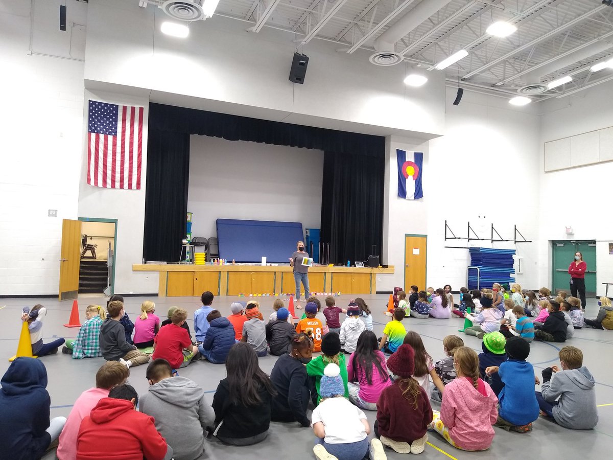 TwinterSSD's tweet image. Wahoo!!  Thanks to Ms. Susic for our first assembly in over a year!! @SCE4th @CrysLaneMiller #scoveel #ssdedu