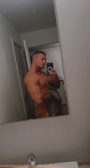 Who else is horny like me ? 🥵   Maybe I can help you with that ... 😏 👉https://t.co/C7acB8BZMh https://t<a href="/tag/tgif"class="tags"><span>#tgif</span></a>