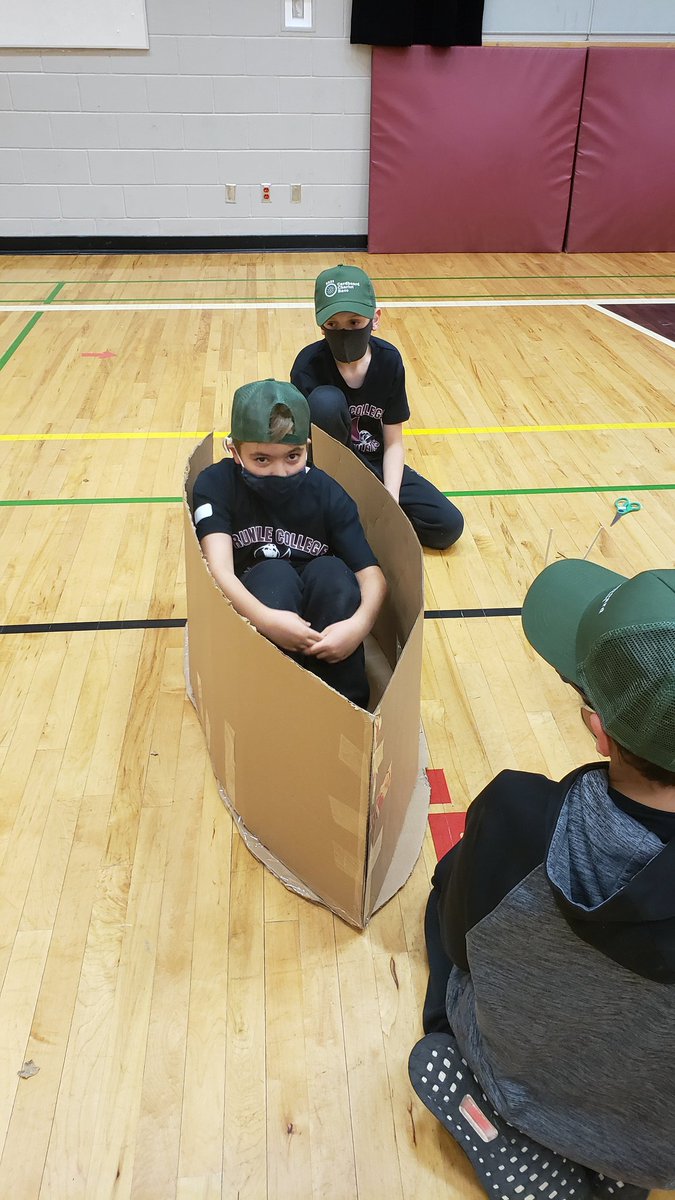 Thinking creatively to build a chariot out of cardboard! #Engineering <a href="/skillsalberta/">SkillsCanadaAlberta</a> <a href="/RundleJrHigh/">Rundle College Jr. High</a>