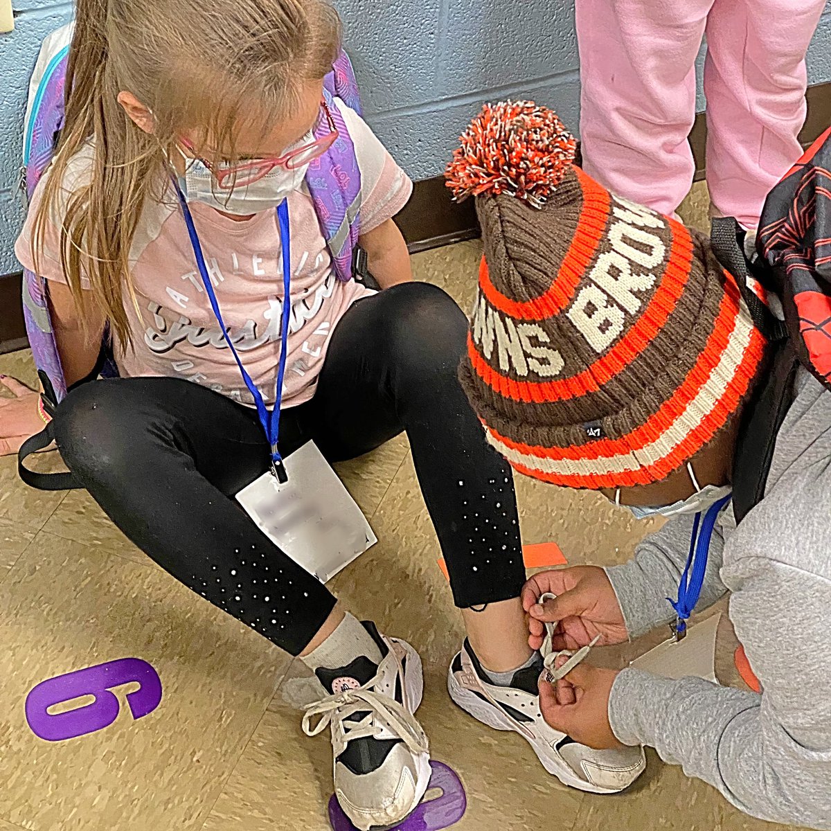 MrsDellimutiWCS's tweet photo. Kindness matters! He asked if he could help when he saw how hard she was trying! What a great way to end the day at The J!! 🚌 #caringkids #bekind #thejwcs https://t.co/jW7Hi4BvUg