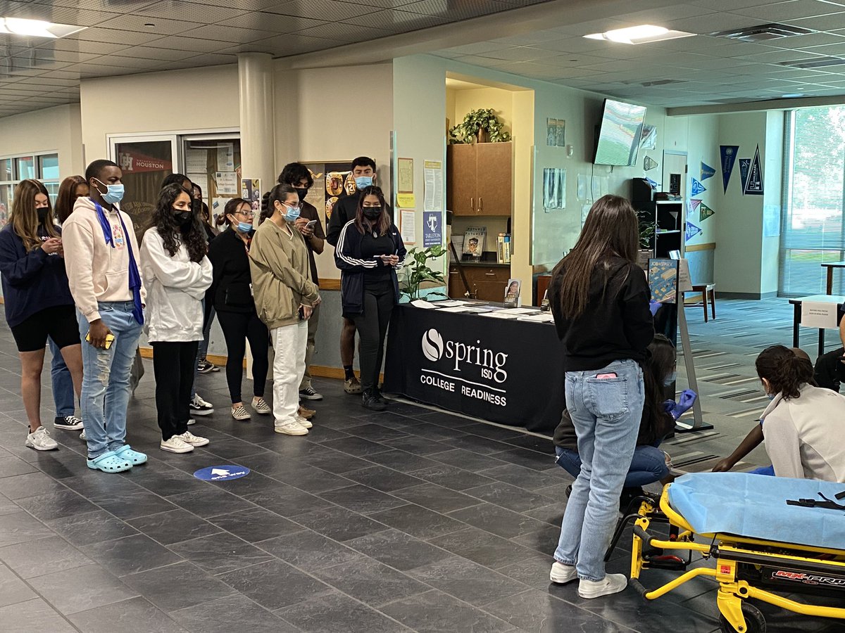 MattMPariseau's tweet photo. Phenomenal Empowered Learning occurring @cwhs_springisd. Students were engaged in writing to learn, blended-learning, higher-level thinking, and real-world career experiences. #TheSpringWay #EveryStudentEveryTeacherEveryDay @SpringISD https://t.co/ndxq8Z1NlB