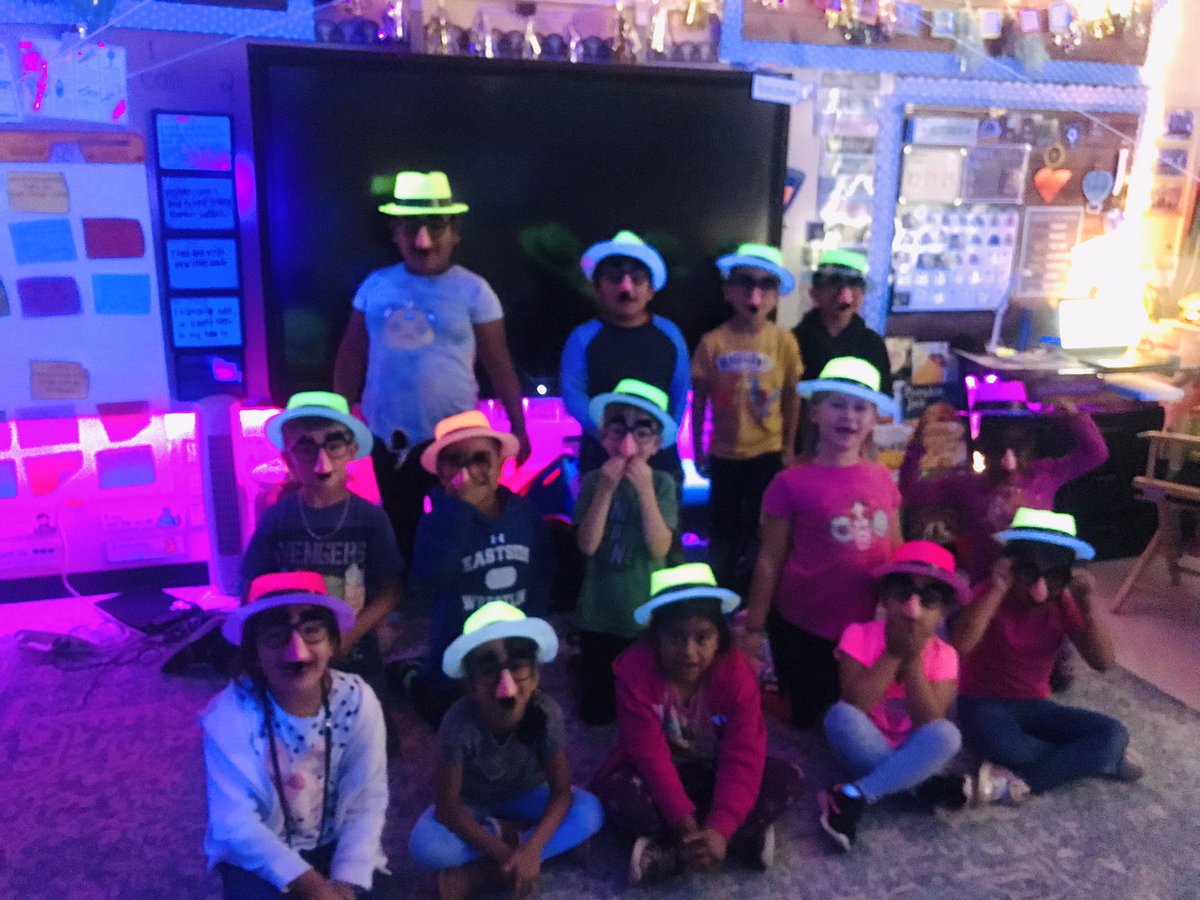 SoaringInFirst's tweet photo. These word detectives worked hard today! #RockYourSchool #MonaviewMoments https://t.co/T8bYy3RU4f
