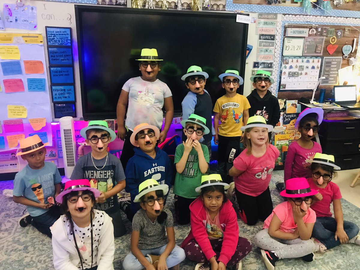 SoaringInFirst's tweet photo. These word detectives worked hard today! #RockYourSchool #MonaviewMoments https://t.co/T8bYy3RU4f
