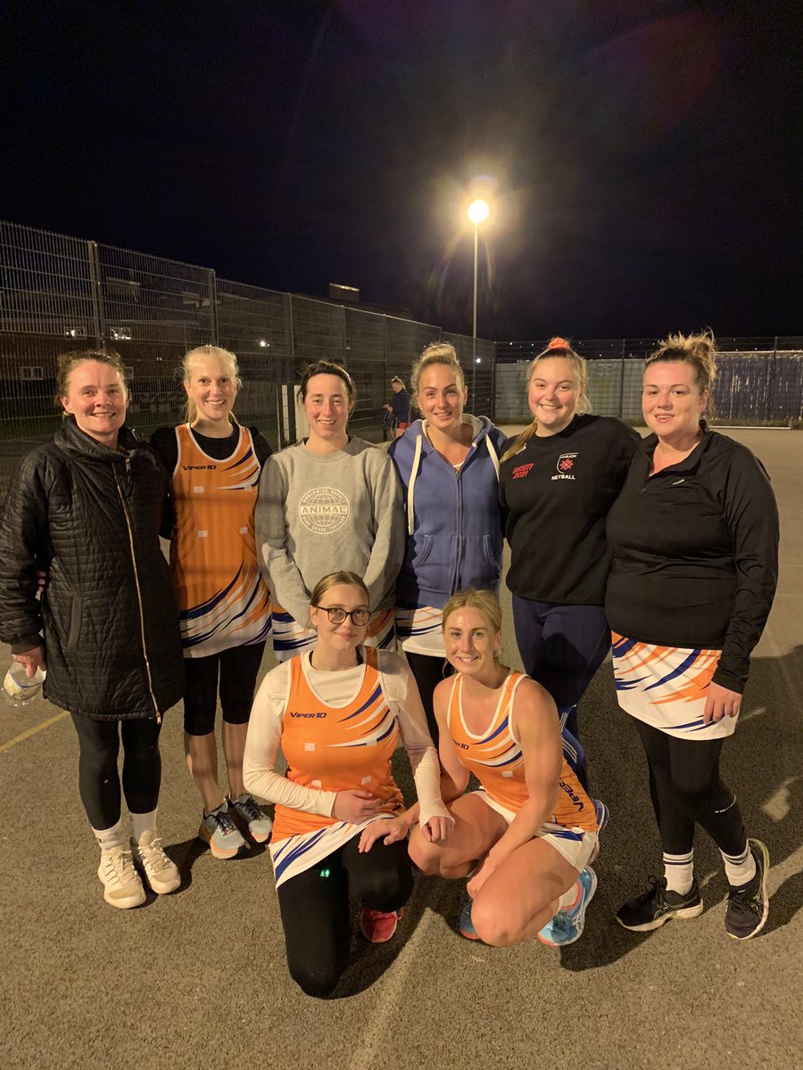 2 of the 4 teams in action tonight, a good win for Lulworth 43-23 against WJNC Warriors (pictured). A tough match for Sirens losing 61-8 to a strong @exetraining side. I found out it’s hard to umpire when you can smell your teammates chips 🍟 @AndNetball