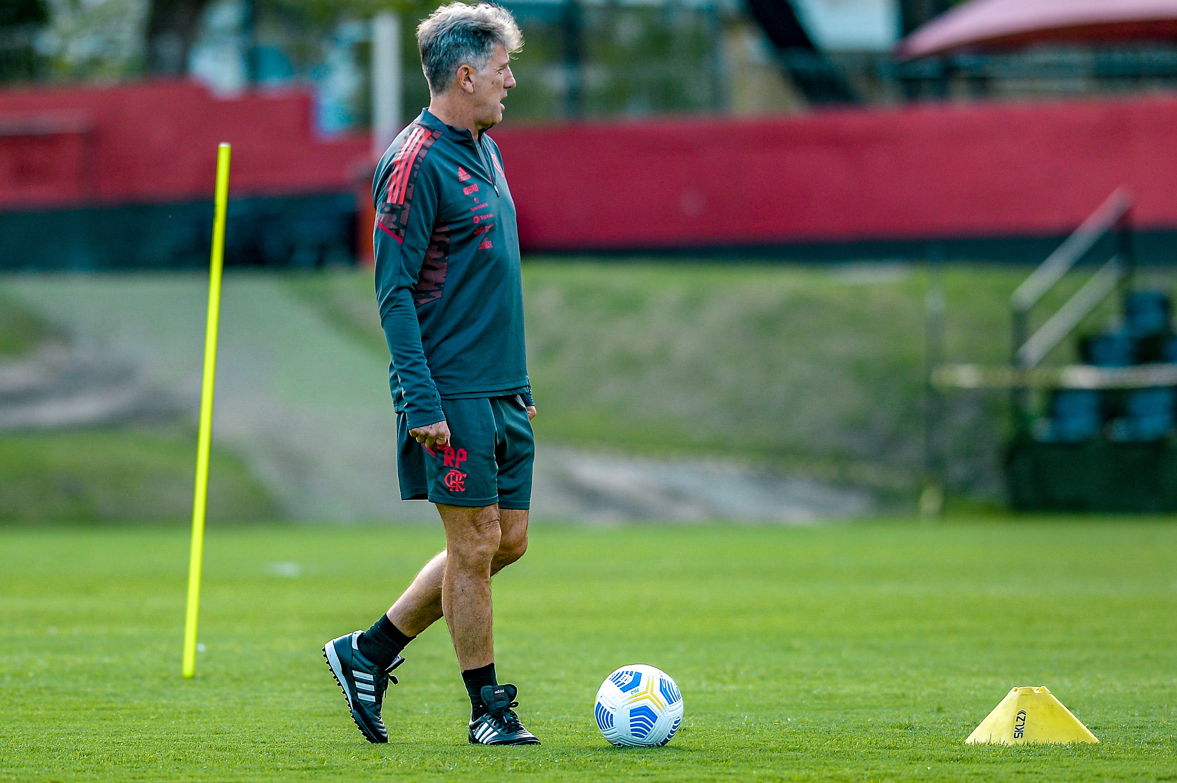 Renato Gaúcho busca soluções para seguir na briga pelo Brasileirão. Foto: Marcelo Cortes/CRF