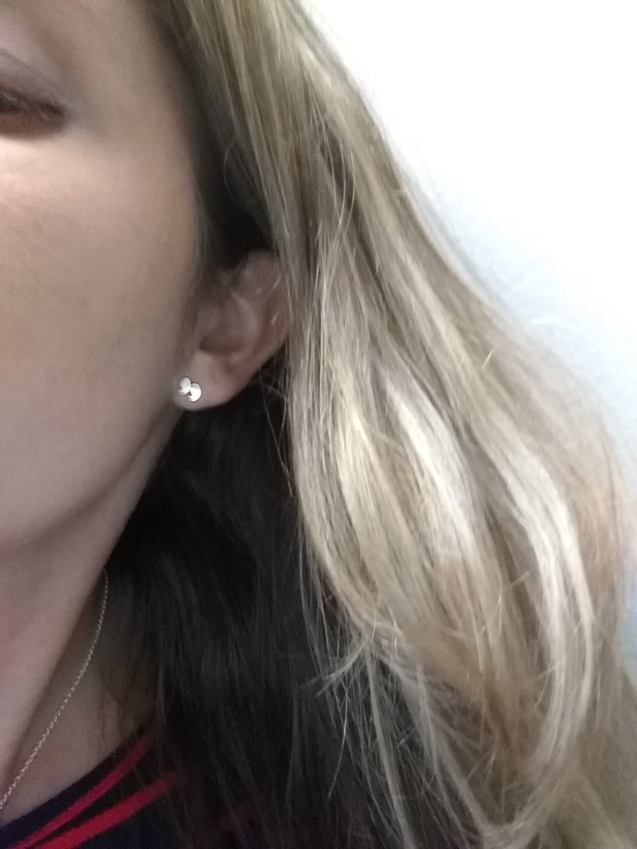 WickWrites's tweet photo. My face is now framed by quotation mark earrings, and I have never been so happy with a new pair.😍 These are "write" for me!✏

#writerslife #authorlife #writerly #writerjewelry #writertalk #authorstyle #newearrings #whatteacherswear #nowwearthis #teacherstyle #quotationmarks https://t.co/F31Oz1aUPU