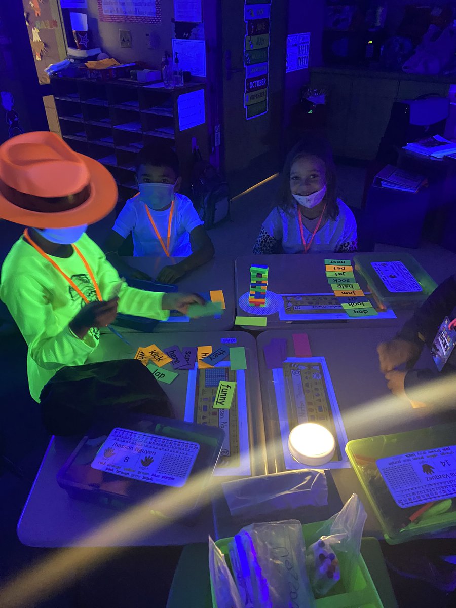 hdvincent22's tweet image. So much fun hanging out in @MissMock259 classroom today for Rock your School Day! @WichitaUSD259  #WPSIgniteLearning