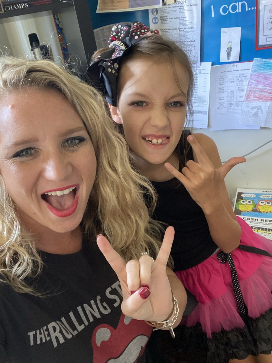 RachelSecord's tweet photo. Rock your school day! #scesbobcats @scesbobcats https://t.co/F7YKaPkpxE