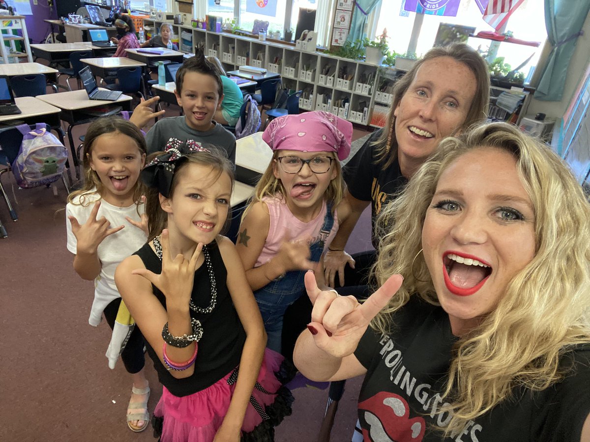 RachelSecord's tweet photo. Rock your school day! #scesbobcats @scesbobcats https://t.co/F7YKaPkpxE