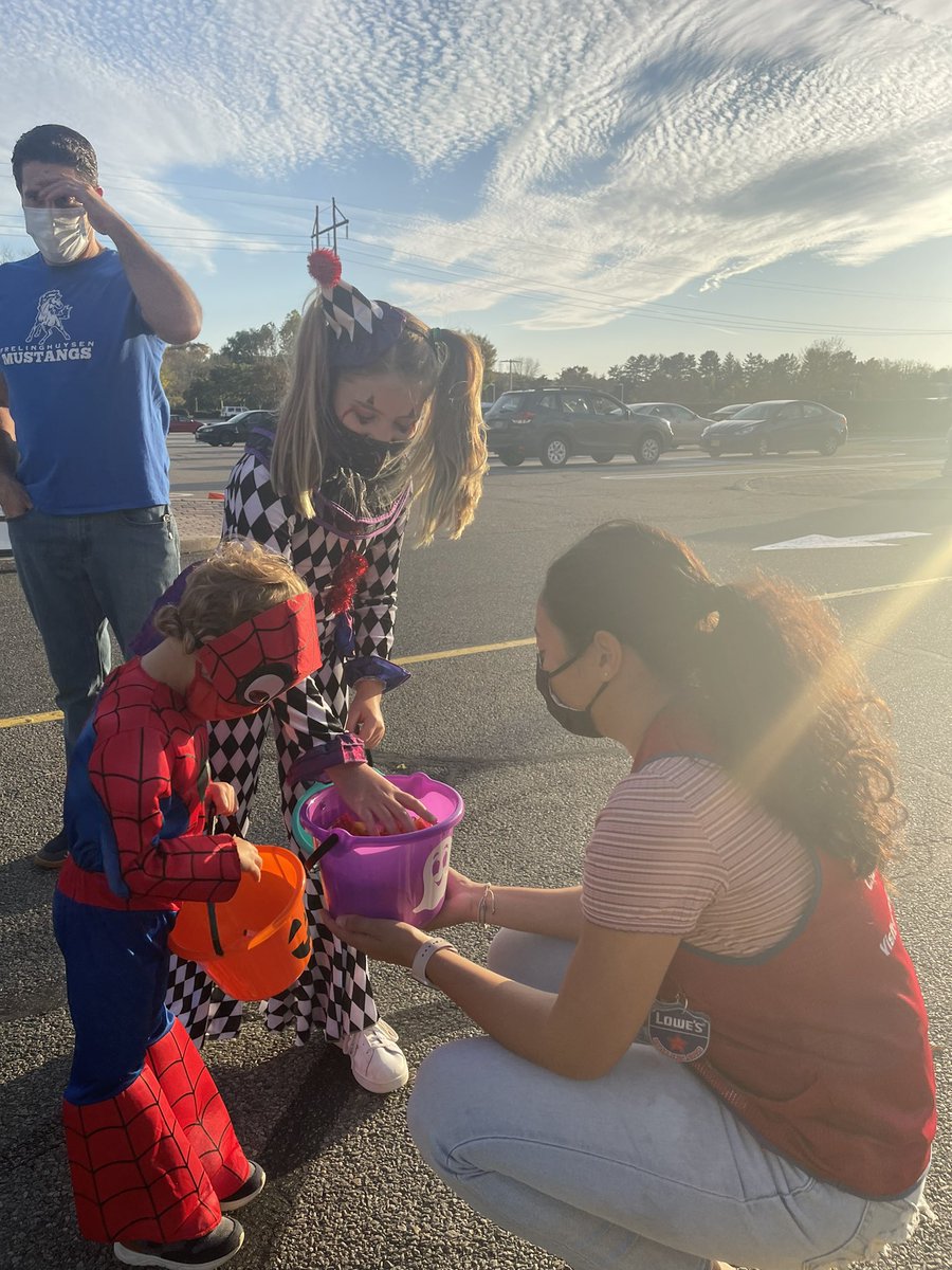 ashwee_urena's tweet photo. Lowe’s 1938 is ready for HalLOWEen!! Kids are loving it !! #LowesHalLOWEen 🎃🎃🧡 #lowedown @WileyLorena @JoeMcFarland_ @DamonBennettR7 https://t.co/PHQ3TTkX81
