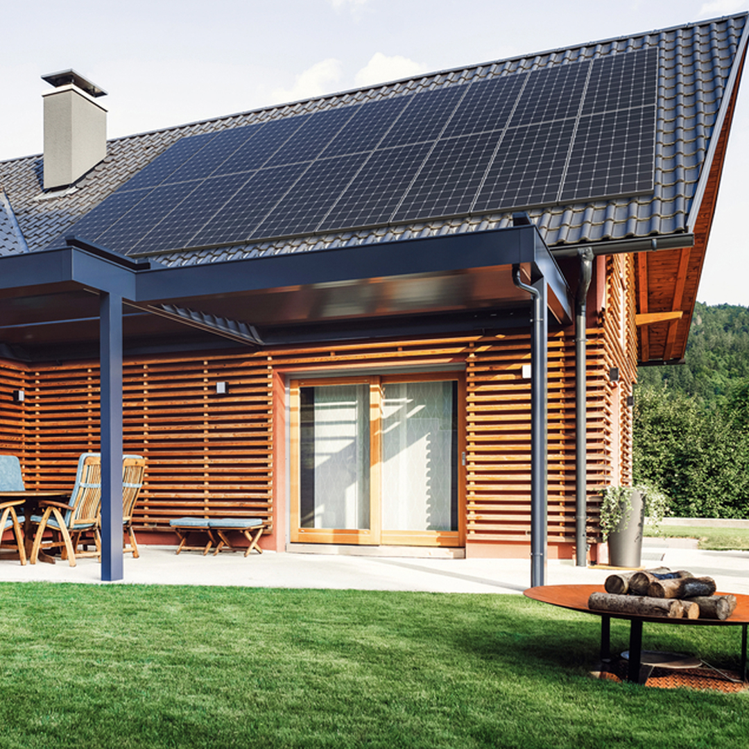 SunPower's tweet photo. Which version of solar panels do you prefer? SunPower’s signature all-black panels or the highly-efficient white backsheet panels? #BetterCleanerEnergy #Solar https://t.co/8TXmpvVAQb