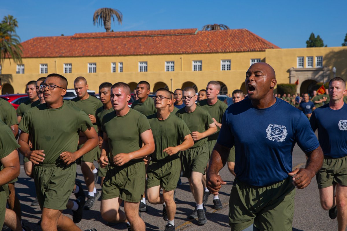 MCRD_SD's tweet photo. A drill instructor with Kilo Company, 3rd Recruit Training Battalion, calls cadence during a motivational run at Marine Corps Recruit Depot, San Diego, Oct. 21, 2021. For 13 weeks, the drill instructors have ensured the new Marines received the highest standard of training. https://t.co/5ldXNw9AZO