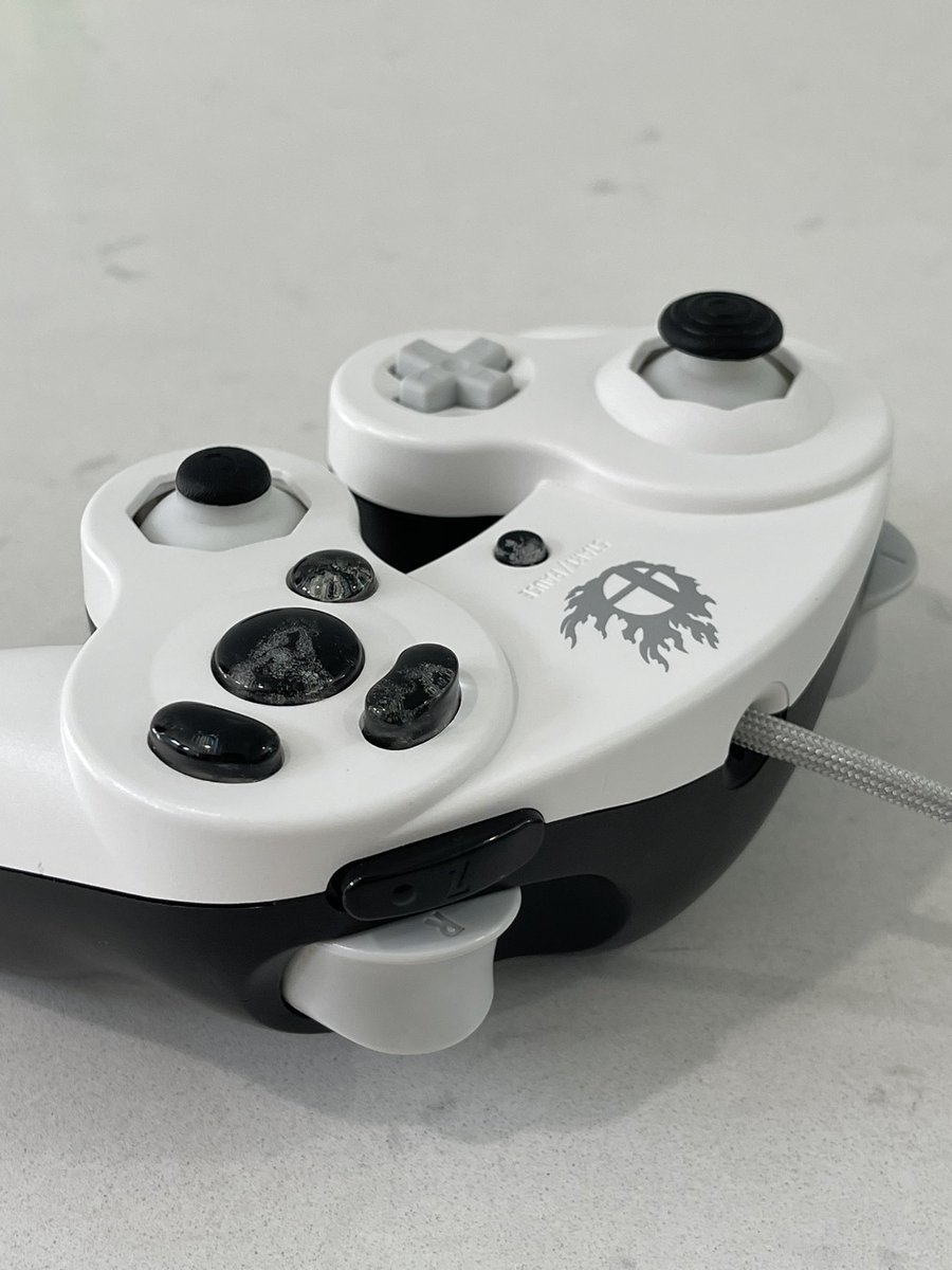 jessewphoto's tweet image. 🔥 Loving this simple build. Any controller with @2GhostsGaming bald buttons feel amazing. Sticks by @DaFunkGaming z by @SelstorJake and snapback by @DeviatedInput. Other tuning by me, available in dms. #cgcc #customgamecubecontroller #customgcc #ssbu #nintendo #gamecube #ssbm