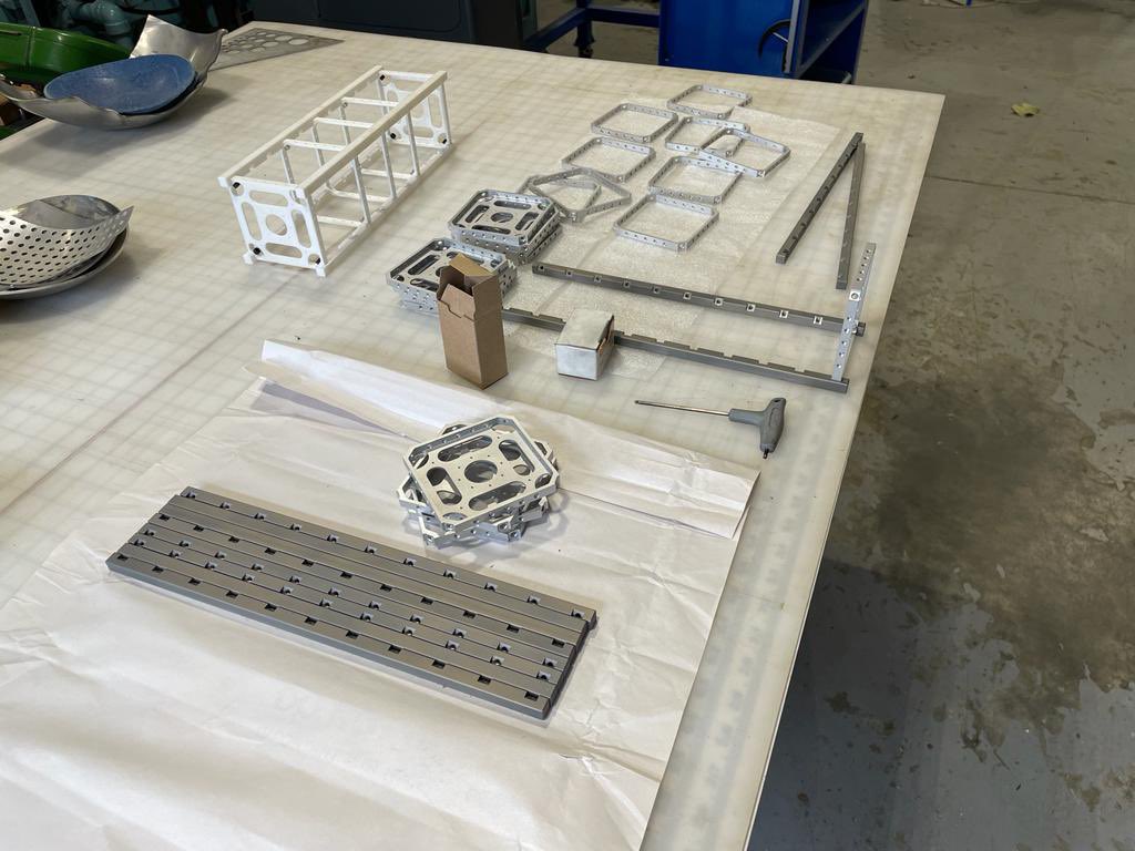 Photo dump of the team at our recent visit to Doug! Some of our parts that are in the photos include our test battery and the Ganset box.