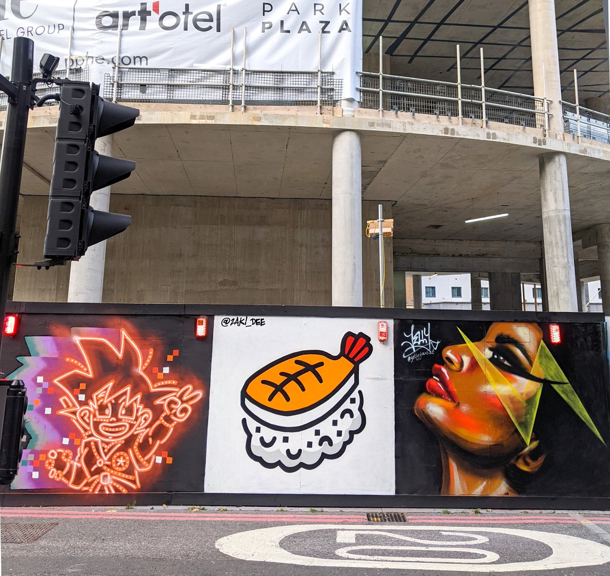 jellyjartist's tweet photo. Painting with friends is always the best day. With #Fatcapsprays and #Zaki #streetart #shoreditch #londonstreetart #mural #muralart https://t.co/Ck9w3UxWOf