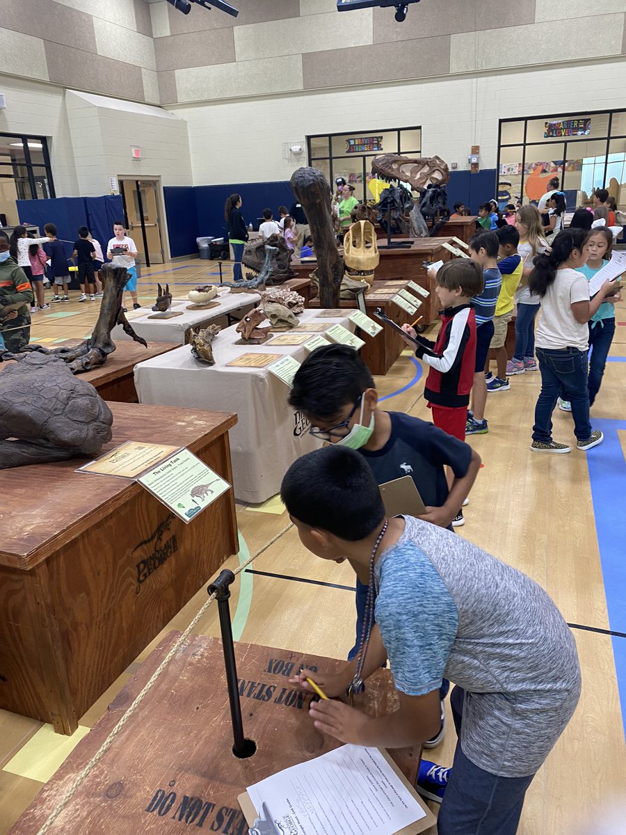 MrsHutch_JES's tweet photo. Proud Principal!  Our Dinosaur guests made it a point to tell me our kids were amazing today!  They were impressed with how engaged and polite they were, too! #JESthisisus @HicksJISD @Jarrell_ISD https://t.co/dbFMB3Vu4r