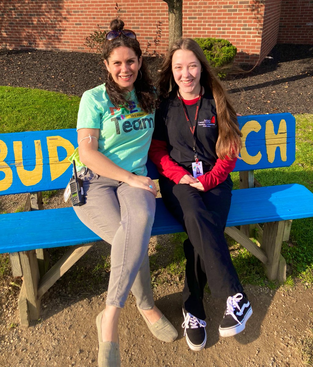 MrsMiller_PreK's tweet photo. Reunited and it feels so good! One of of my 1st preschool students is back in the preschool classroom, but this time as a Kirtland/Auburn field placement student! ❤️ #kirtlandpreschool #hornetpride https://t.co/GBQssCHZY9