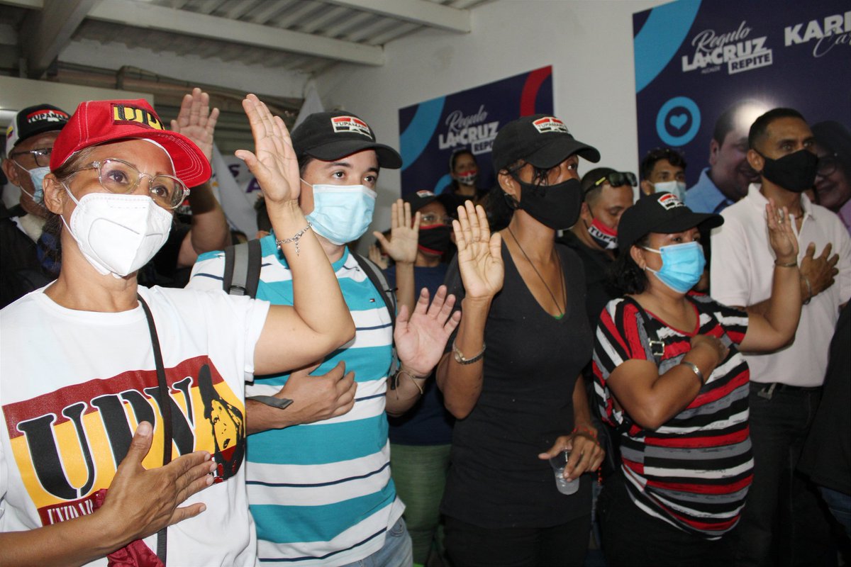 JG_COLMENARES's tweet photo. ¡Qué gratificante es ver como todos en perfecta alianza, nos convertimos en uno, vamos a la victoria Libertador! 

Juramentamos el Comando de Campaña del Gran Polo Patriótico en el municipio Libertador, donde esta fuerza unida trabajará de manera organizada https://t.co/szb08thgsy