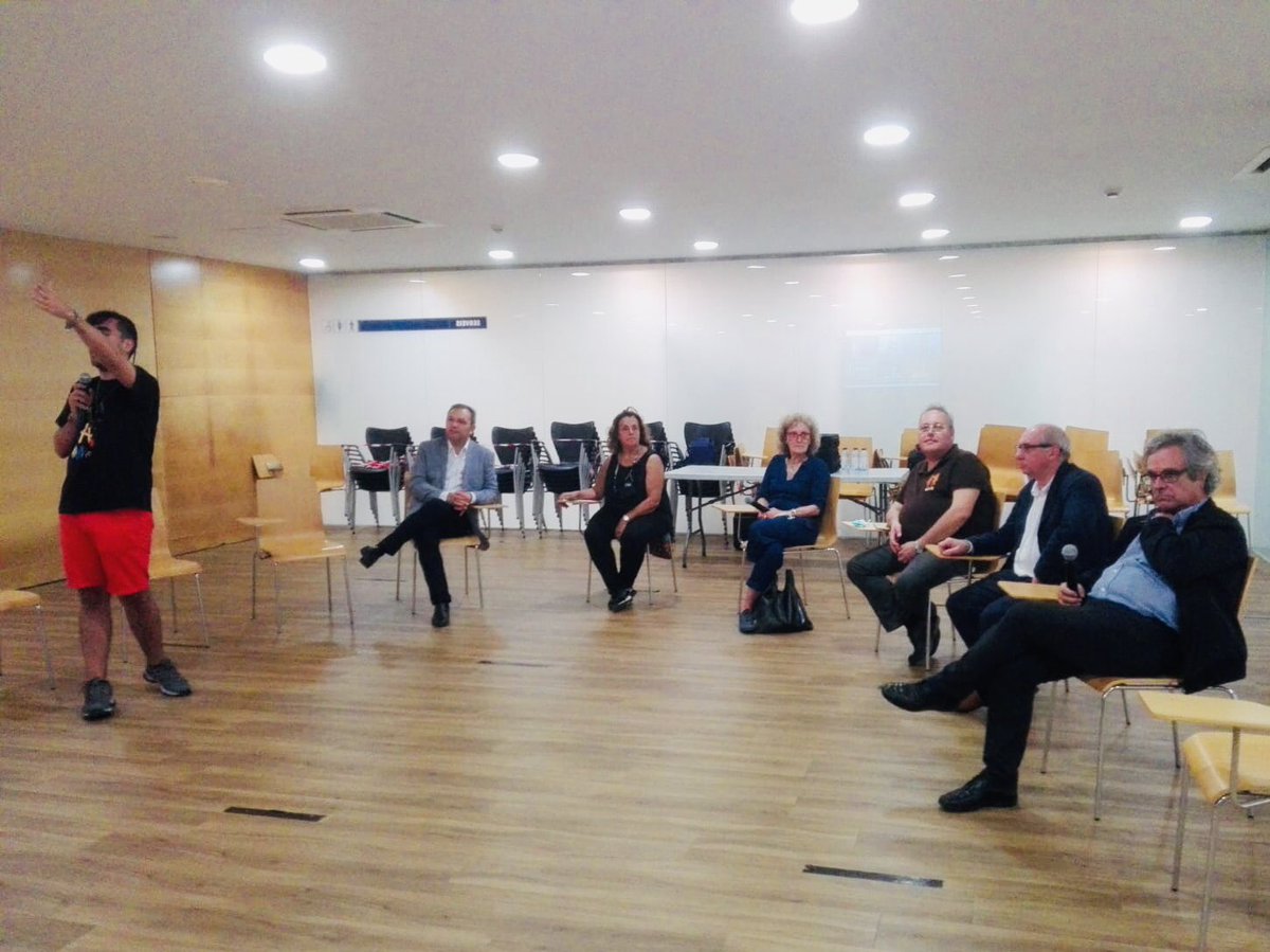 Adifolk_oficial's tweet photo. SALOU DÓNA LA BENVINGUDA ALS CONGRESSISTES BASTONERS
Aquest dijous han començat a arribar a Salou els ponents del 1r Congrés Internacional de Ball de Bastons, que tindrà lloc des de demà i fins diumenge.
#adifolk #congresbdb #balldebastons #culturapopular #catalunya https://t.co/e0pIvTzjPH