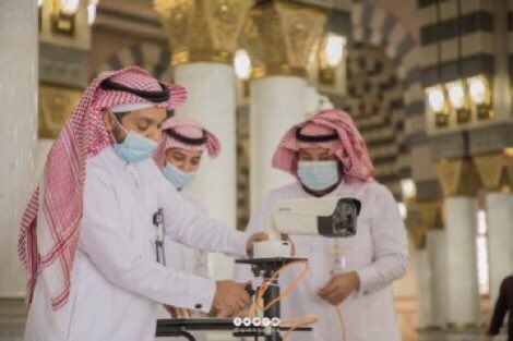 News_Almadinah's tweet image. وكالة شؤون #المسجد_النبوي ترفع أجهزة القياس الحراري الموجودة على مداخل المسجد النبوي مع الالتزام التام بإرتداء الكمامة للعاملين والزوار في المسجد النبوي والتأكد من التحصين في تطبيق #توكلنا.