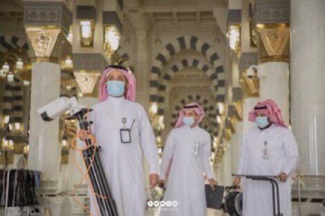 News_Almadinah's tweet image. وكالة شؤون #المسجد_النبوي ترفع أجهزة القياس الحراري الموجودة على مداخل المسجد النبوي مع الالتزام التام بإرتداء الكمامة للعاملين والزوار في المسجد النبوي والتأكد من التحصين في تطبيق #توكلنا.