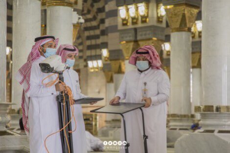 News_Almadinah's tweet image. وكالة شؤون #المسجد_النبوي ترفع أجهزة القياس الحراري الموجودة على مداخل المسجد النبوي مع الالتزام التام بإرتداء الكمامة للعاملين والزوار في المسجد النبوي والتأكد من التحصين في تطبيق #توكلنا.