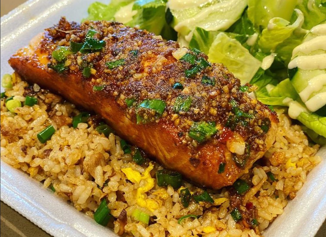 CitySquareHI's tweet photo. Full of flavor (spicy salmon) from Chefs Ramen. #atcitysquare #food #eats https://t.co/cWUnyhnpH1