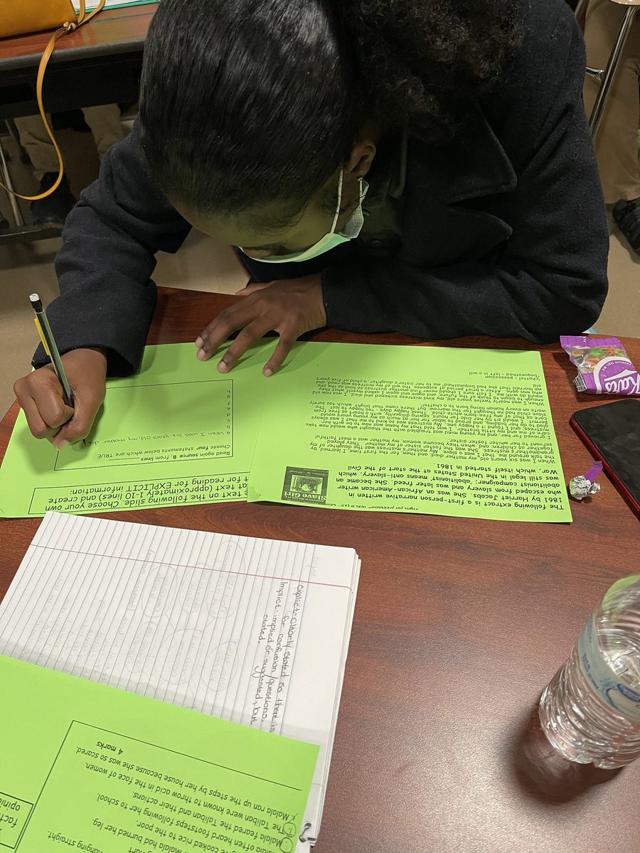 AlexesGreenLIT's tweet photo. I had an opportunity to get back in the classroom and do my favorite thingโฆTEACH!!๐๐๐ #ExplicitImplicit #InformationalText #Reading #Writing #AmericanLiterature https://t.co/6nqQcqAvsH