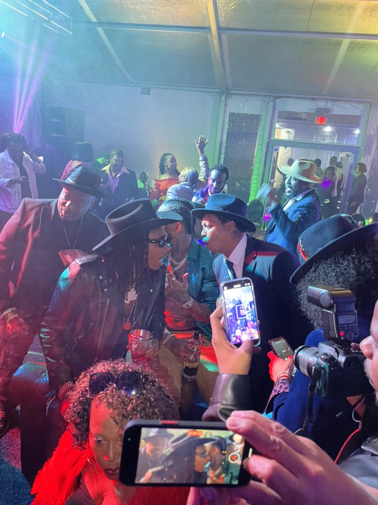 All the big names - Wiz, Nelly, Usher, E40, and yours truly - showing up for Uncle Snoop s 50th! Happy birthday! 