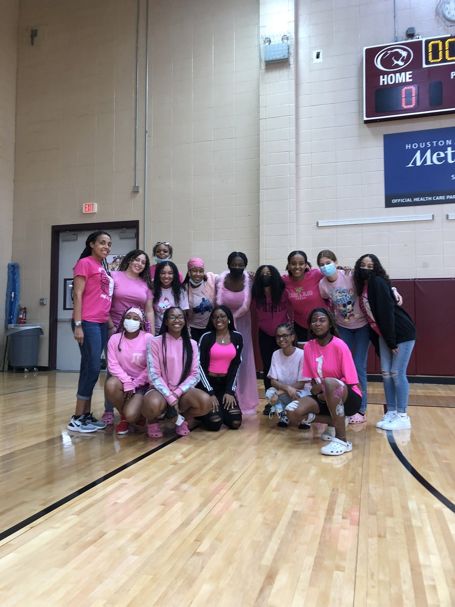 Sports_Pluslife's tweet photo. #PinkOut Lady Cougars coming soon to a gym near you! 🏀❤️ #overcome  Shout out to Mady L. for the angles 😂 https://t.co/xA3oufaglF