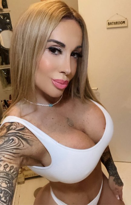 Victoria Lomba - Good Night loves!! ❤️ https://t.co/BDiyOkeFR9 https://t.co/4Cda4jUnNC