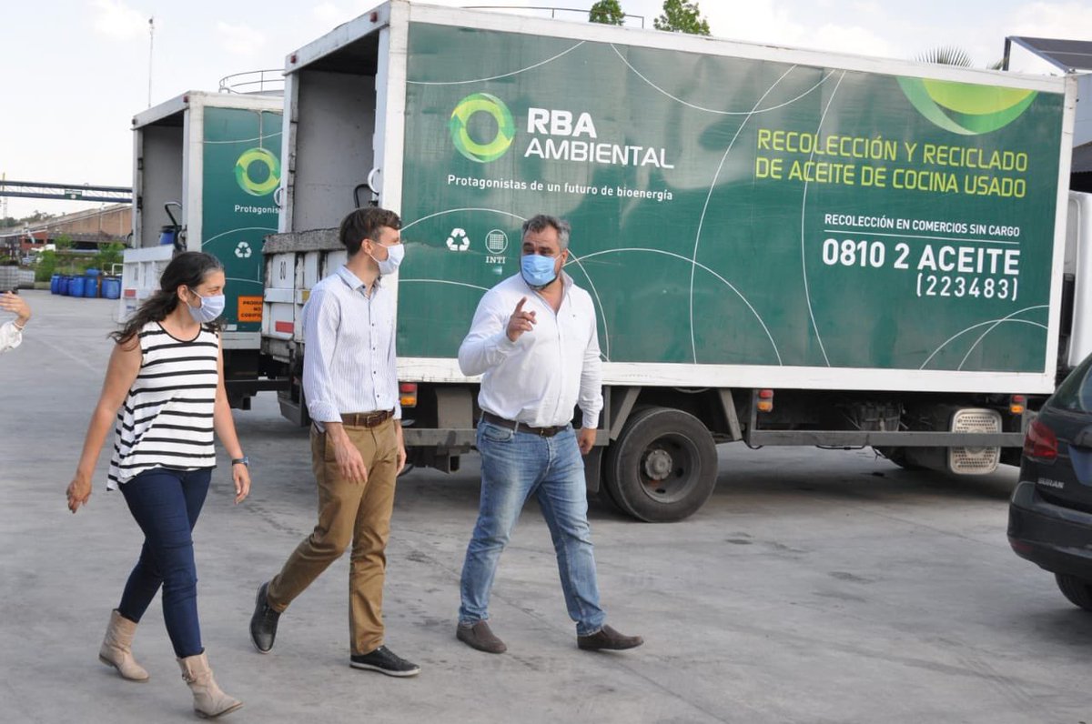 Moron2027's tweet photo. 🌍🌿 Junto a la directora de Políticas Ambientales, Virginia Passo, recorrimos la empresa #RBAAmbiental de Bella Vista, que forma parte del #PlanBio a través de la recolección de aceite vegetal usado y su transformación en biodiesel. https://t.co/PCqc0xyQsc