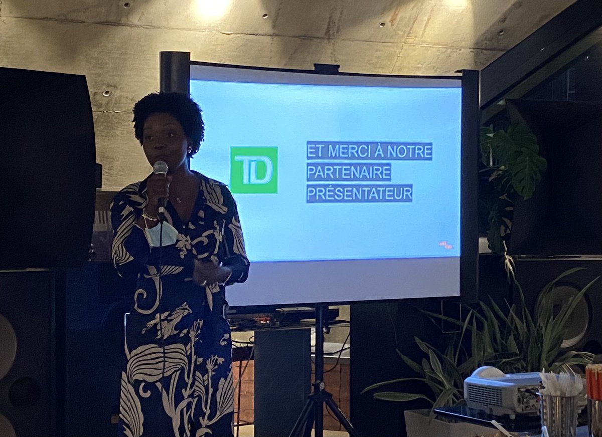 Et maintenant @dearkid, représentant la banque @TD_Canada adresse quelques mots pour soutenir l’engouement des femmes entrepreneures qui forment la première cohorte #Recharge!